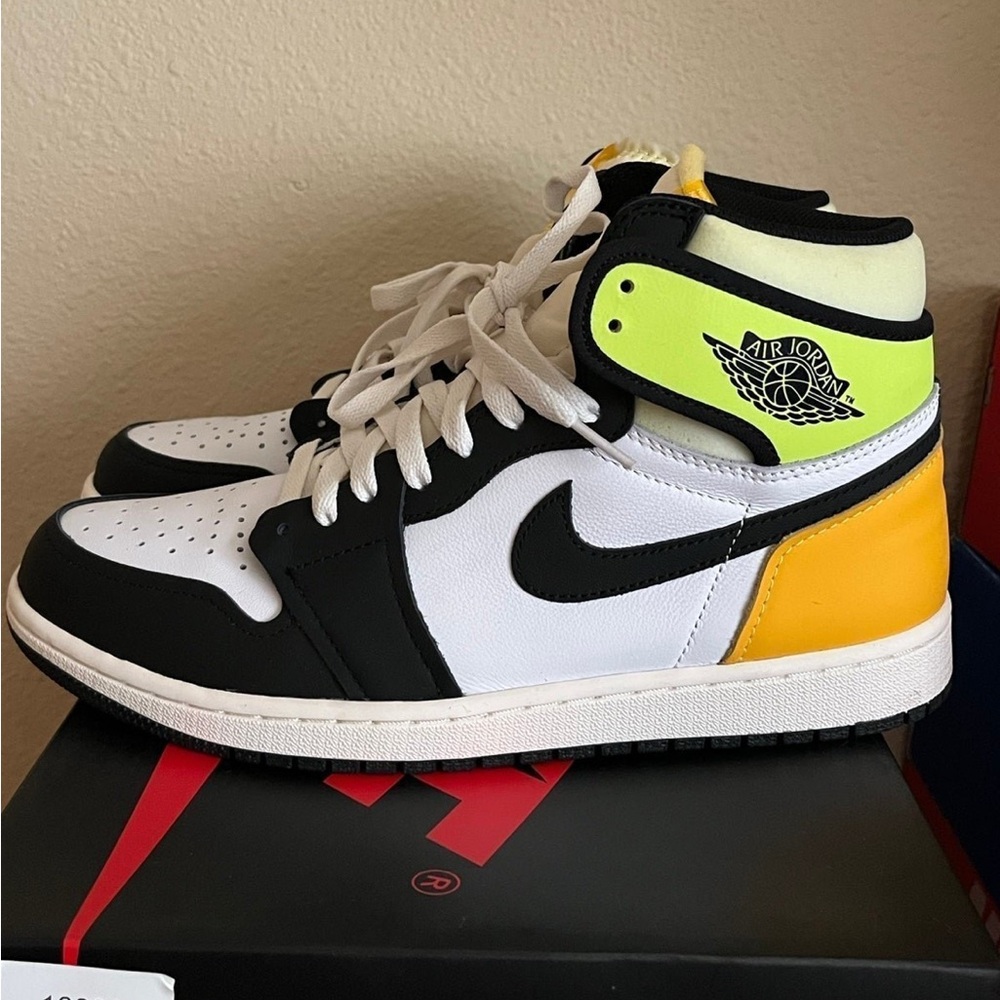 Nike Air Jordan 1 High “Volt Gold”
